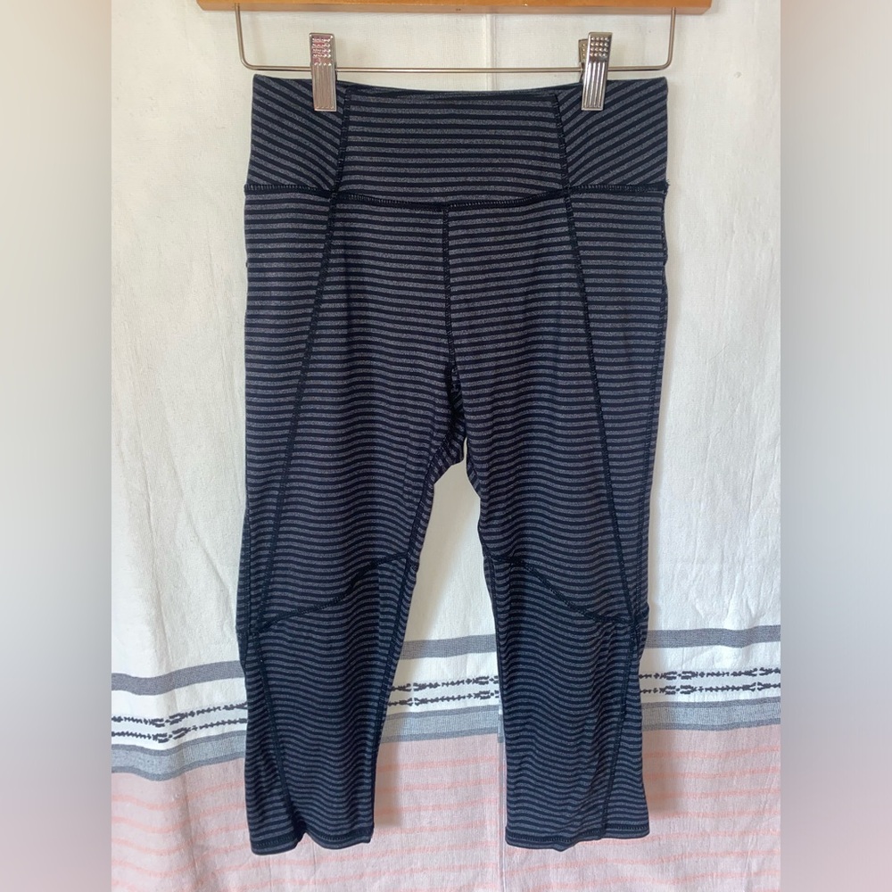 XS Black//Grey Capri Leggings